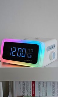 MOMAX Q.Clock 2 電子鬧鐘 + 藍牙無線充電座 QC2UKW  連藍牙喇叭