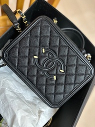 Chanel vanity case 21