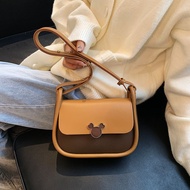 กระเป๋าคอนทราสต์กระเป๋าผู้หญิง 2023 ใหม่อินเทรนด์การออกแบบเฉพาะแฟชั่นที่เรียบง่ายกระเป๋าข้ามร่างกายสบาย ๆ หนึ่งไหล่เส้นทแยงมุมกระเป๋าสี่เหลี่ยมขนาดเล็ก