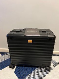 18吋登機行李箱
