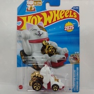 Hotwheels Feline Lucky White