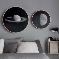 星際掛畫(30cm-$298/50cm-$428/70cm-$568)油畫實木框裝飾畫簡約牆掛畫實木月球圓形畫 星際漫游