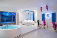 Apartemen 65 m² dengan 1 kamar tidur dan 1 kamar mandi pribadi di Pezenas (Suite Romantique Santorin