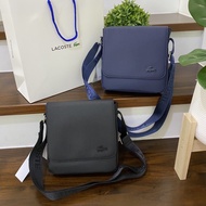 พร้อมส่ง ถูกที่สุด สายปั๊มกระเป๋า Lacoste Classic Flap Crossover Bag แท้  กระเป๋าสะพายผู้ชาย กระเป๋าลาคอสแท้ ดำ M