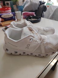 On Cloud 白色運動鞋