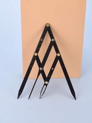 件可拆卸黑色不鏽鋼三角尺（附指針），用於測量和定位黃金比例的眉毛和微刀片