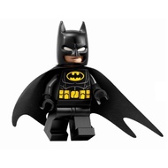 sh1077 Lego DC Super Heroes Batman 76300 - Batman Outstretched Asymmetrical Cape Minifigure - New