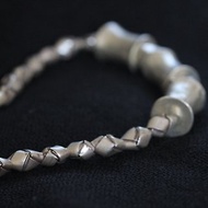 Thai handmade silver bracelet with silver beads and bobbin-shape pieces (B0014)