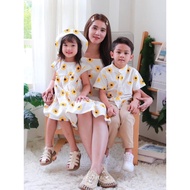 Mother's Outfit Printed With Yellow Flowers