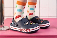 CROCS Bayaband Clog for Kid รองเท้าลำลองเด็กCROCS นิ่มเบาสบาย สวมใส่ง่ายได้ทุกโอกาส &lt;แถมฟรีตุ๊กตาสองตัว&gt;