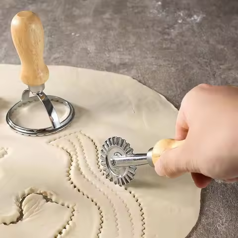 1pcs Baking Cookie Cutter Biscuit Maker Mold Pizza Cutting Wheel Tools MouldsAluminium Alloy Ravioli