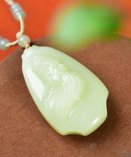 一款非常精緻漂亮的和田玉黃口料關公吊墜  寓意 吉祥如意