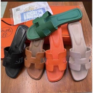 Plain H Sandals