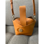 CHARLES &amp; kEITH SLING BAG