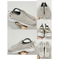 Second-Hand Shoes ️Size 37/24cm. ️For More Details Please Contact Us.