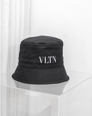Topi Bucket Hat Valentin VLTN Bucket Hat Logo Black Size 59 Original