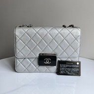 香奈兒/Chanel  琺瑯扣銀色鏈條 肩背包 斜背包 22開