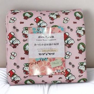 全新日本hello Kitty 兒童柔軟羽絲棉被，130x170cm質料柔軟，薄身夾棉已夠秋冬保暖，容易清洗入洗衣袋放洗衣機，約重1kg