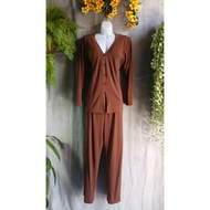 SET STRETCH T-SHIRT + LONG PANTS Shirt: Bust 100 • Waist 90 • Length 64 Pants: Length 92 • Elastic w