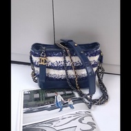 Chanel 藍白亮片秀款小號流浪斜背包