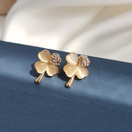 Four leaf clover earrings S925 silver needle Korean women's retro fashion cat's eye stone leaf earrings