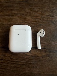 Apple AirPods 2 配件（充電盒和右耳機）