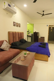 อพาร์ตเมนต์ 1 ห้องนอน 1 ห้องน้ำส่วนตัว ขนาด 25 ตร.ม. – กรชาต (Ivy Bliss Studio with Private Pool, B 