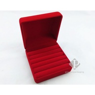 Ring Box Set Velvet Inside Is A Mattress Size 9x9x4.5cm. (42R)