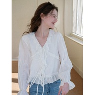 [EGGKA] White V-neck shirt with ruffles