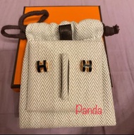 Hermes Mini Pop H Earring
Colour Black / Rose Gold Plated Hardware