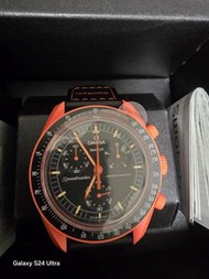［絕版］Omega x Swatch Mission on Earth Lava MoonSwatch 月相錶