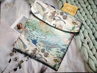 袋物系列-日本設計師布海洋旅程童話鯨魚與貓iPad Air平板套11吋