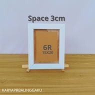 White Frame 6R 15x20 (Space 3cm) Transparent Acrylic