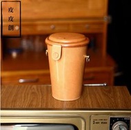 『皮皮創』原創設計手作真皮奶茶包。獨家自製頭層植鞣牛皮奶茶杯復古文藝獨特創意頭層牛皮手機包圓筒包真皮水桶包可愛迷你小包包