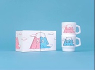 全新 KAWS:HOLIDAY JAPAN Mount Fuii 日本站富士山  瓷杯 粉紅色 粉藍色 Fire-King Mug Set (Set of 2) 日常 裝飾 限定