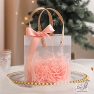 Transparent gift bag with bow and straw accessories 20cm for Piece makes gifts more meaningful