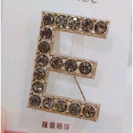 GOOD QUALITY 🤎💎 Alphabet E Dark Brown Crystal Premium Pin Brooch Abjad Korean Kerongsang 精致华丽奥地利水晶褐色