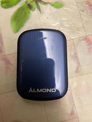Almond MagSafe 充電器