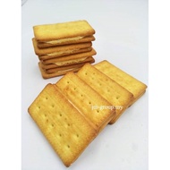 Khong Guan Biscuit Crisp &amp; Cream 5 Kg Tin ( Ready Stock )