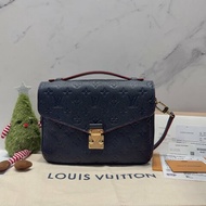 LV POCHETTE MÉTIS壓紋郵差包