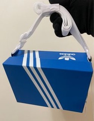 adidas鞋盒皮革藍色側背包