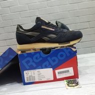 Reebok CLASSIC LEATHER UTILITY NAVY PACK Shoes