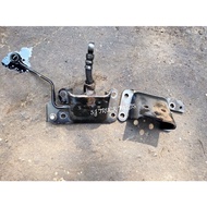 ISUZU ELF NPR81 ENGINE 4.8cc 4HL1 ENGINE MOUTING BRACKET 🇯🇵JAPAN USED HALF CUT  [READY STOCK]