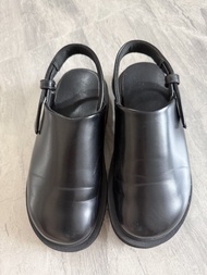 Uniqlo :C  包頭涼鞋  Birkenstock