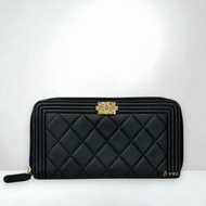 JS1324-CHANEL 黑羊皮金釦BOY系列拉鍊長夾A80288