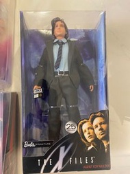 Barbie Signature 25th Anniversary The X Files Agent Fox Mulder Action Figure 芭比25週年紀念版 X檔案 莫達探員