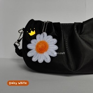 GANTUNGAN DAISY FLOWER KEYCHAIN | DAISY FLOWER KEYCHAIN by ann.craft