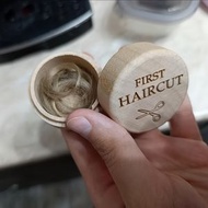 鯨品購 - 實木胎兒頭髮紀念盒 新生父母的完美禮物 便攜式頭髮紀念品收納盒 保存第一段記憶 輕巧簡約設計