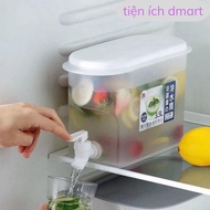 3.5l water bottle with convenient spout, for storing chilled drinks and food