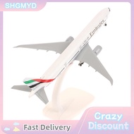 XYX เครื่องบิน B777 UAE Emirates ขนาด20ซม. โมเดลเครื่องบิน777โลหะผสมหล่อขึ้นรูปเครื่องบินพร้อมของเล่